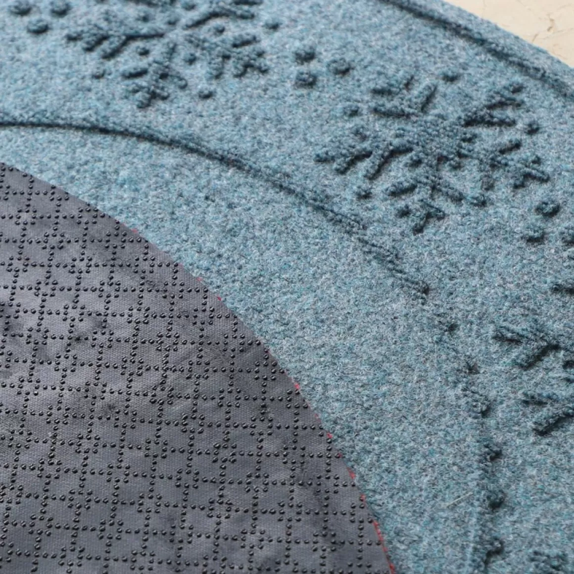 Aqua Shield Bungalow Flooring 35" Round Tree Skirt Mat