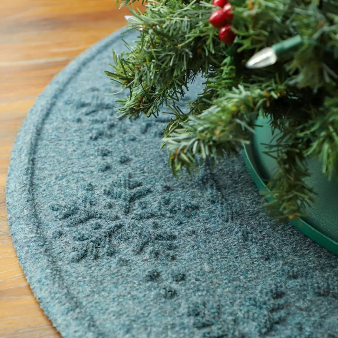 Aqua Shield Bungalow Flooring 35" Round Tree Skirt Mat