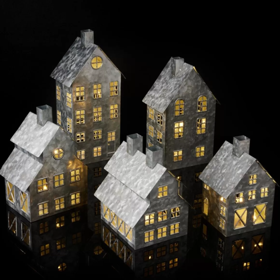 Emryn House 5Pc Farmhouse Village Set With String Lights