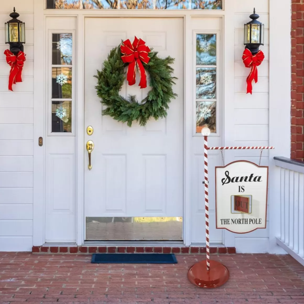 Fraser Hill Farm 4.5 Ft. Lamp Post With Santa Claus North Pole Sign