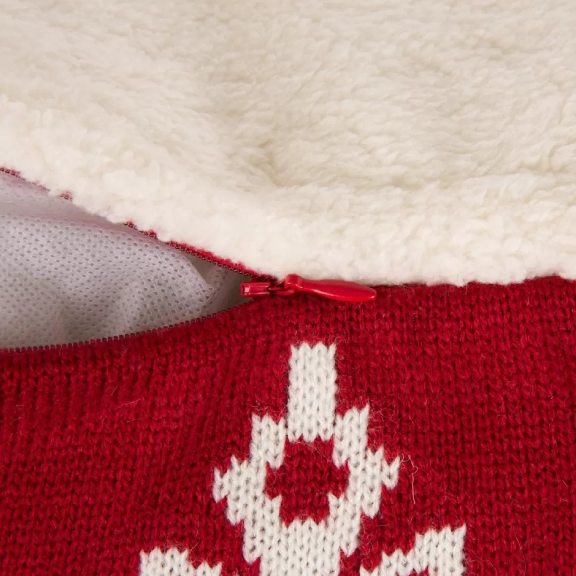 Glitzhome 18In Knitted Snowflake Acrylic Red Pillow Cover With Tassels
