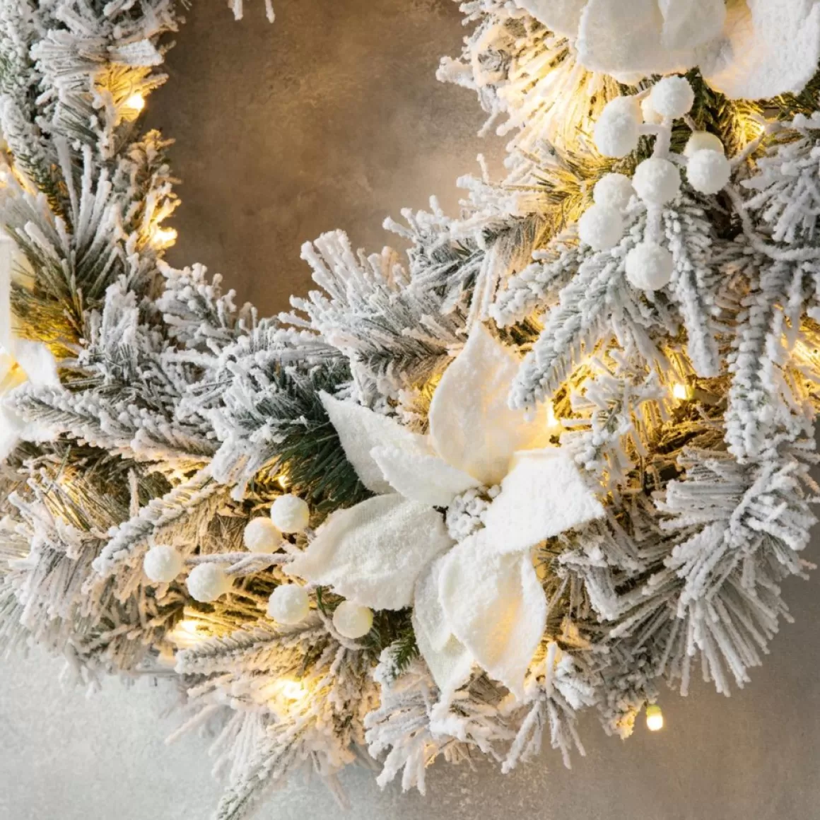 Glitzhome 24" D Led Flocked Greenery Pine Poinsettia Christmas Wreath