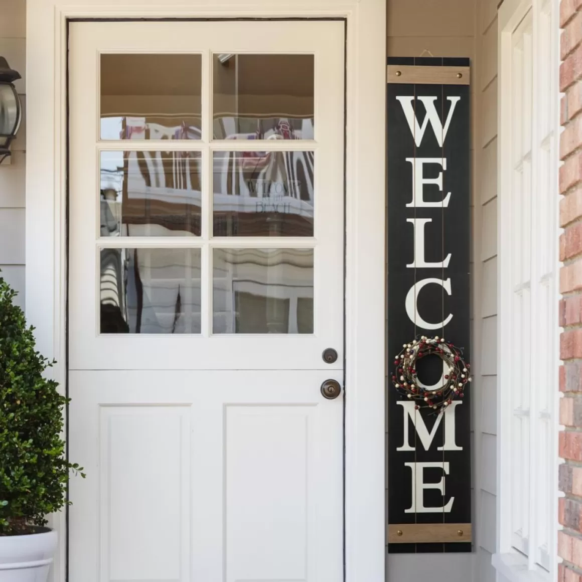 Glitzhome 60" Wooden Welcome Porch Sign W/4 Interchangeable Wreaths