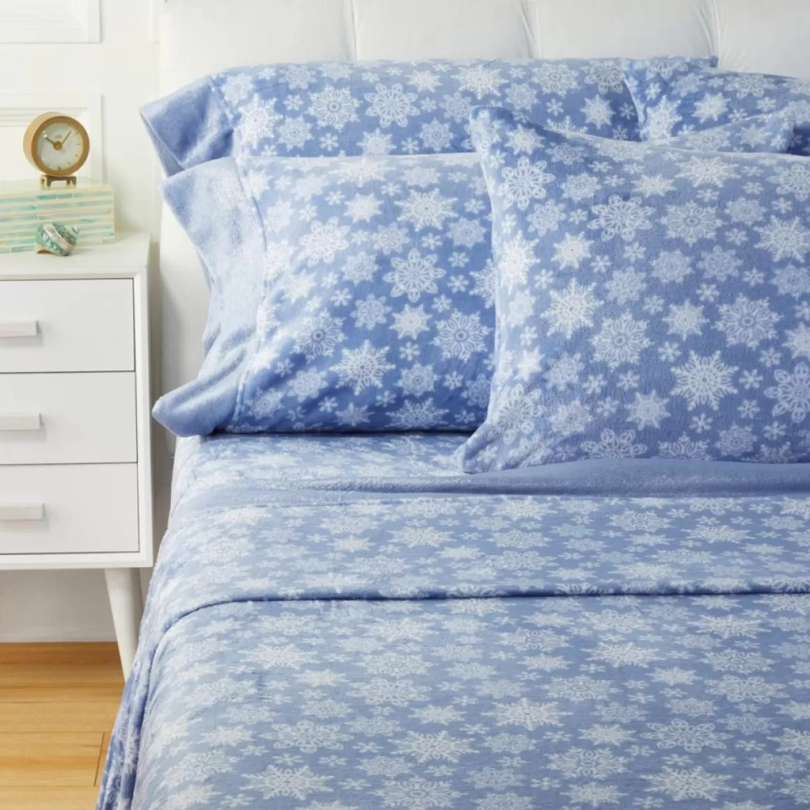 Warm & Cozy Glitter Hem Plush Sheet Set With Extra Pillowcases
