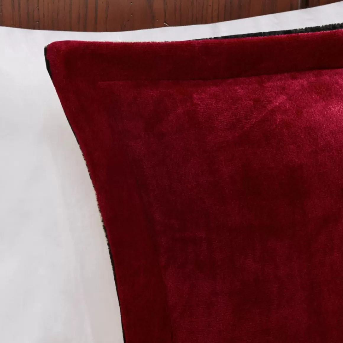 Woolrich Alton 3-Piece Red/Black Plush To Sherpa Twin Comforter Set